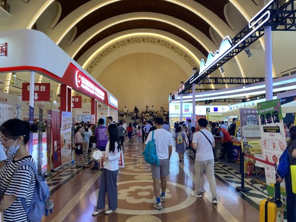 杠杆配资开户 20岁上海书展今日开幕，上半年上海好书榜发布